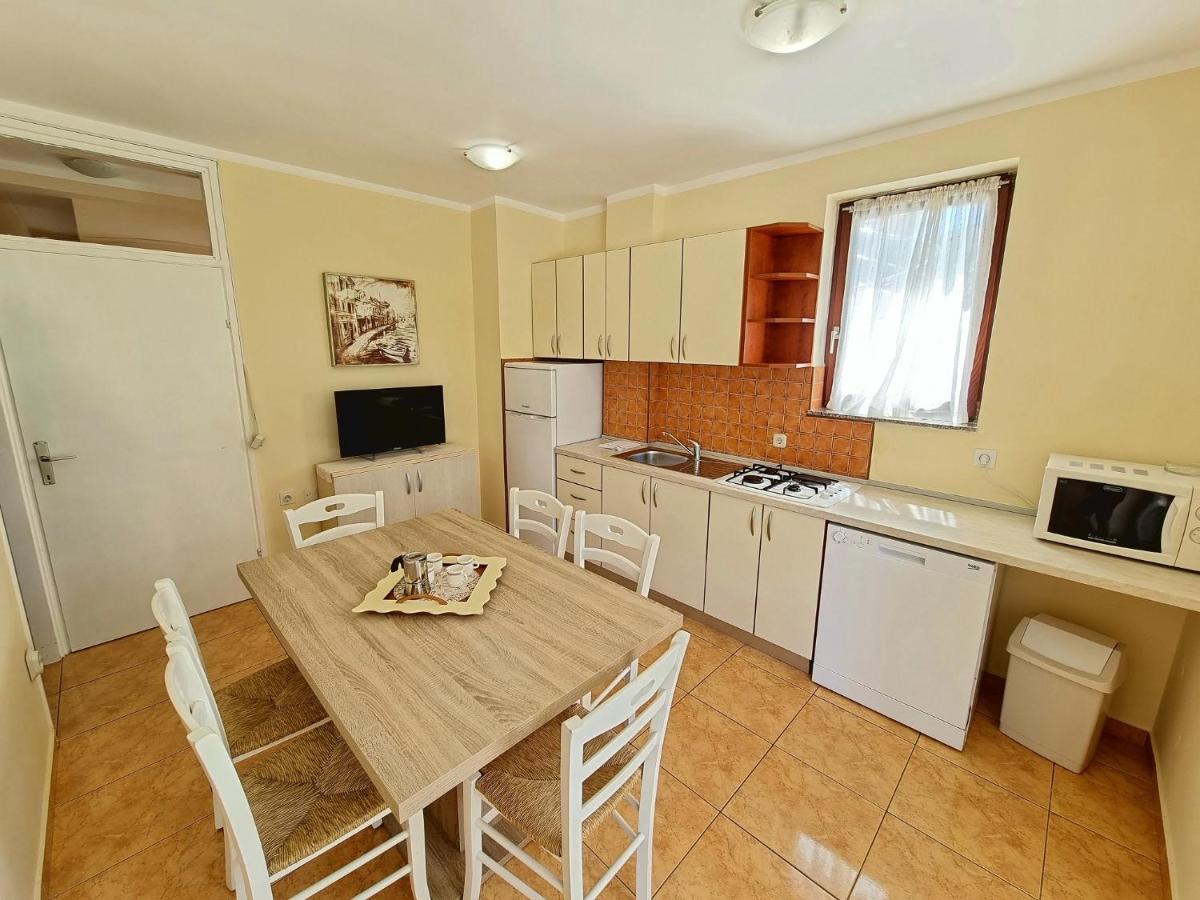 Apartments Ostrea - Ana Новалья Экстерьер фото