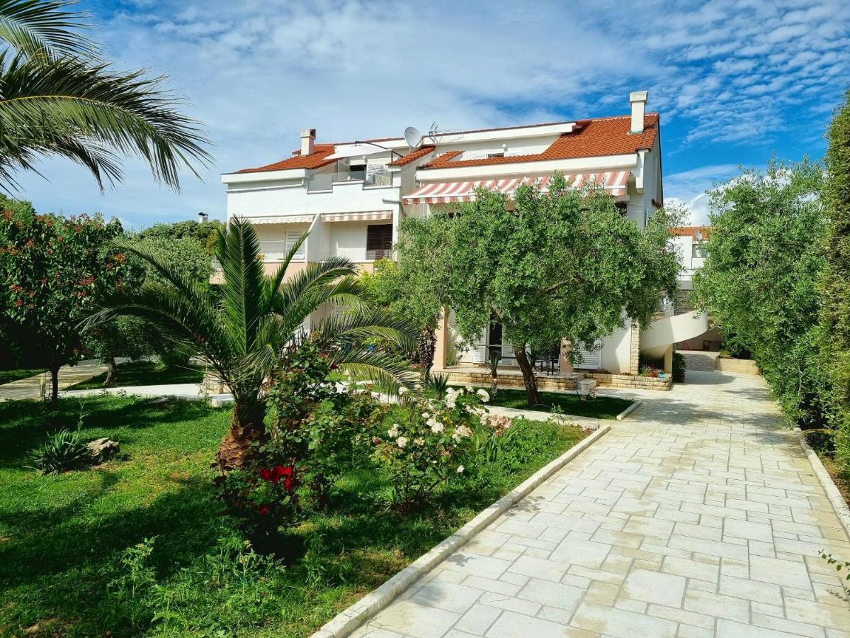Apartments Ostrea - Ana Новалья Экстерьер фото