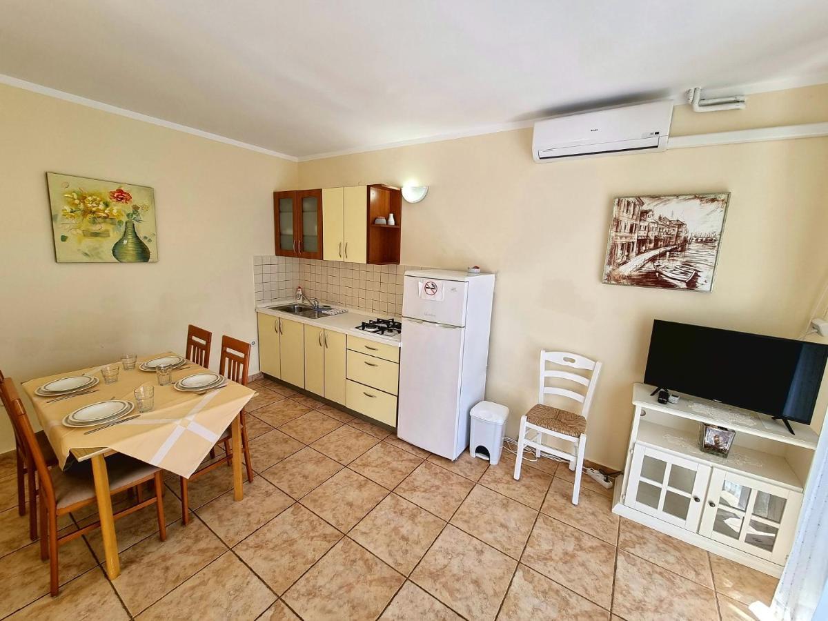 Apartments Ostrea - Ana Новалья Экстерьер фото